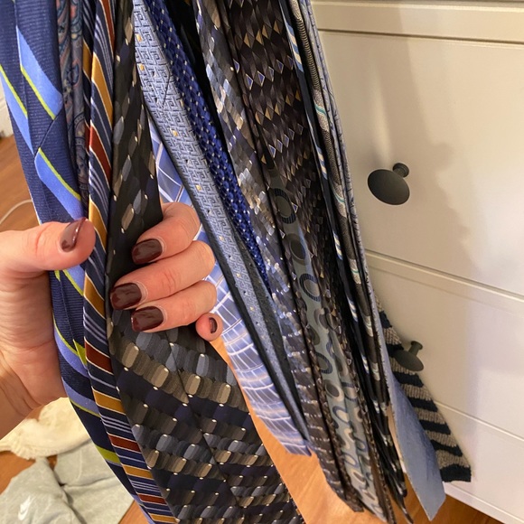 LOT OF 20 Mens Ties!! - Picture 3 of 6